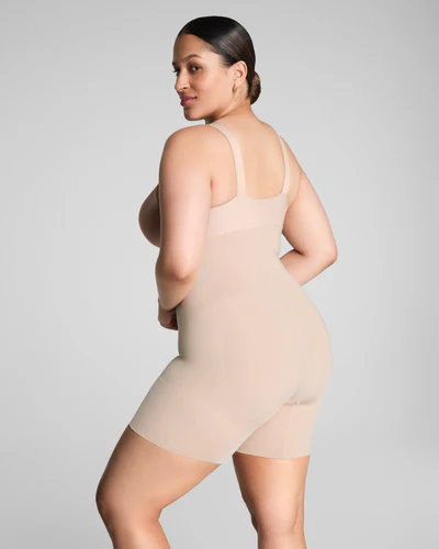 Pantalón Alto De Pierna Reductor SPANX, High Waisted Mid-Thigh Short